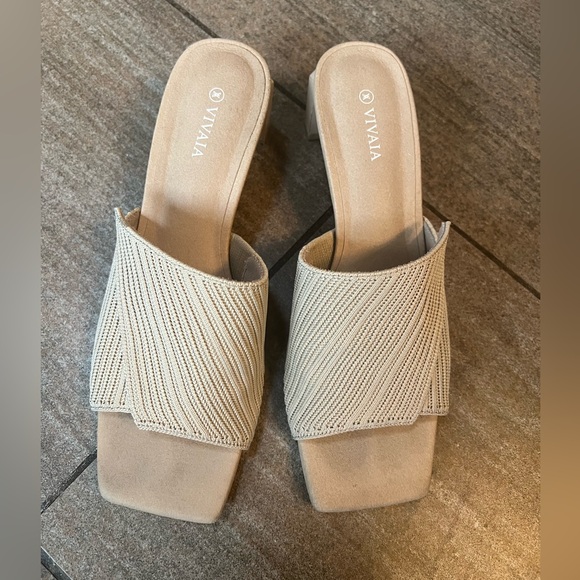 Square-Toe Slides - Picture 5 of 9